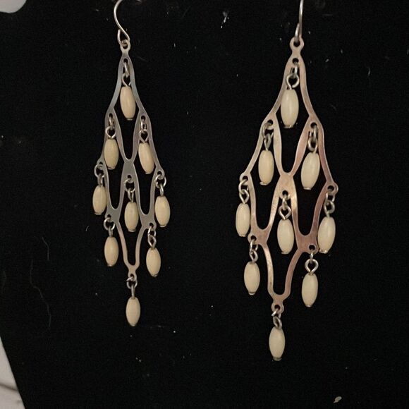 3.5” gold tone geometric 5-layer cream teardrop dangle earrings w/9 faux pearls - Picture 4 of 9